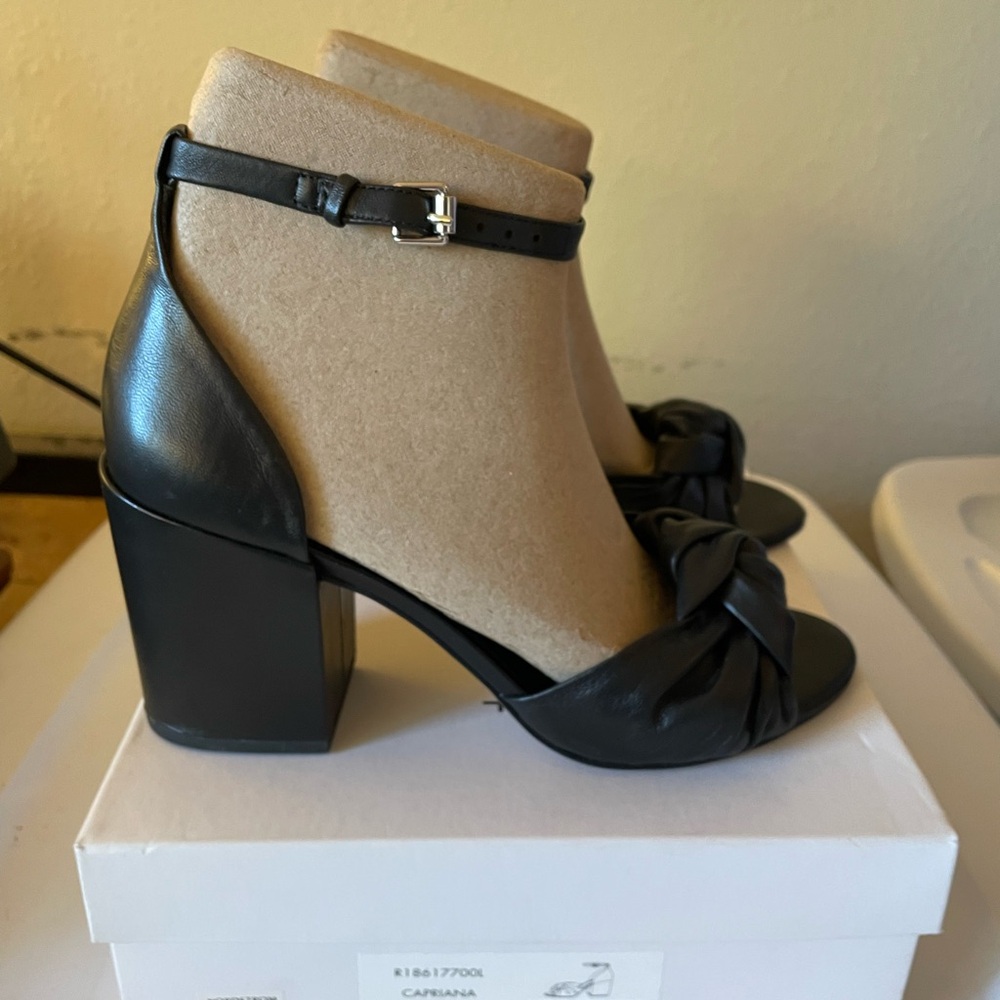 Rebecca Minkoff black leather sandals size 8.5